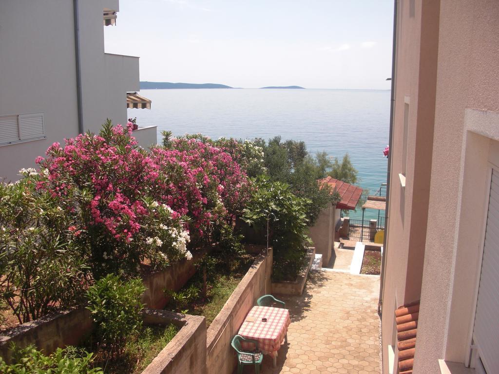 Apartments Dominika Trogir Exterior foto