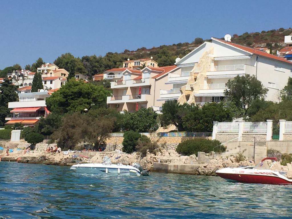 Apartments Dominika Trogir Exterior foto
